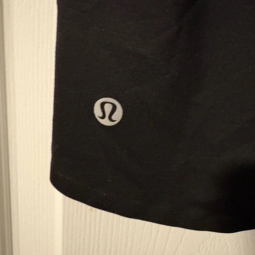 Lululemon Black Short Sleeve Performance Tee - Picture 4 of 4